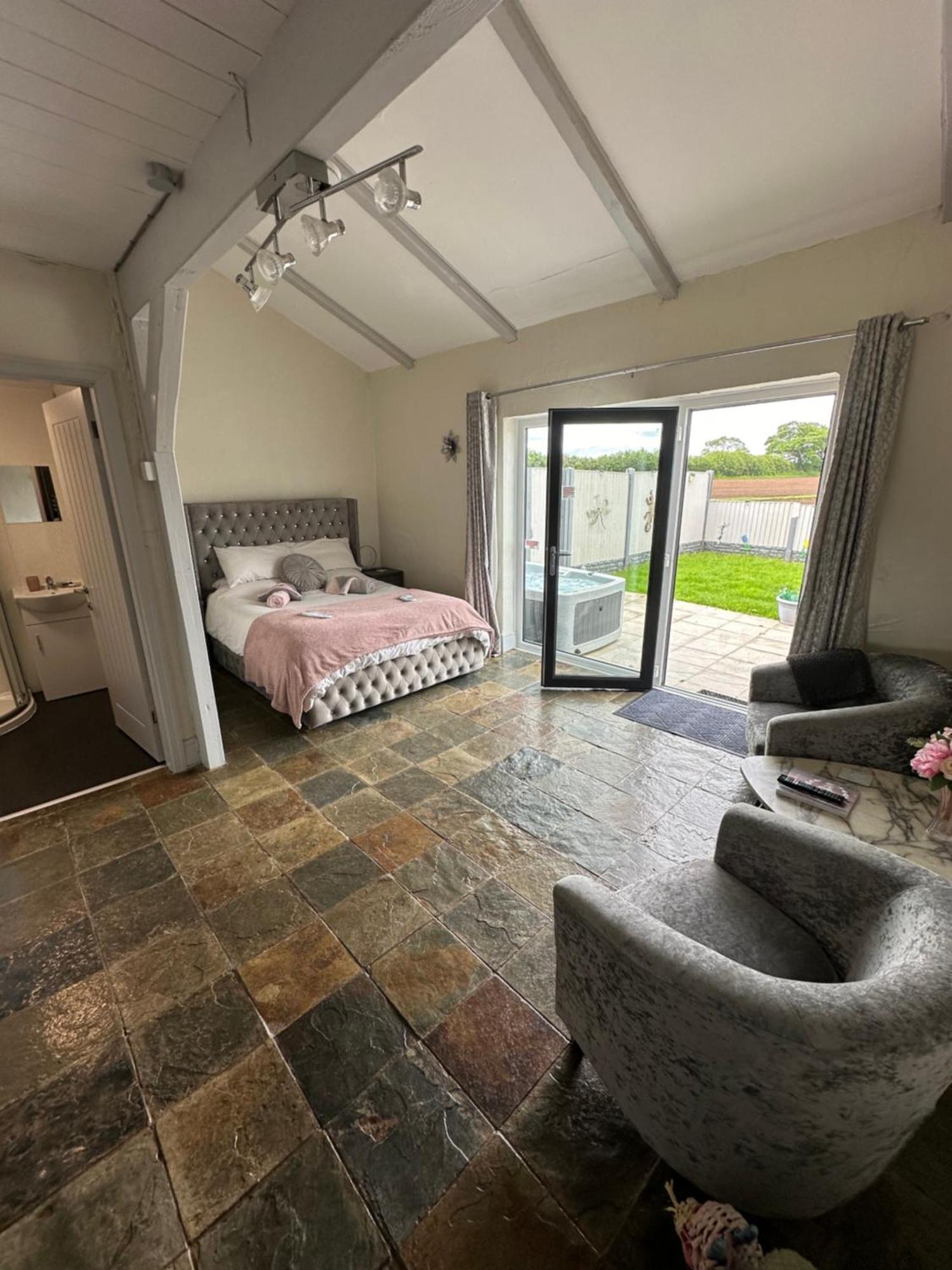 Dwylig Isa Holiday Cottages Rhuddlan Номер фото