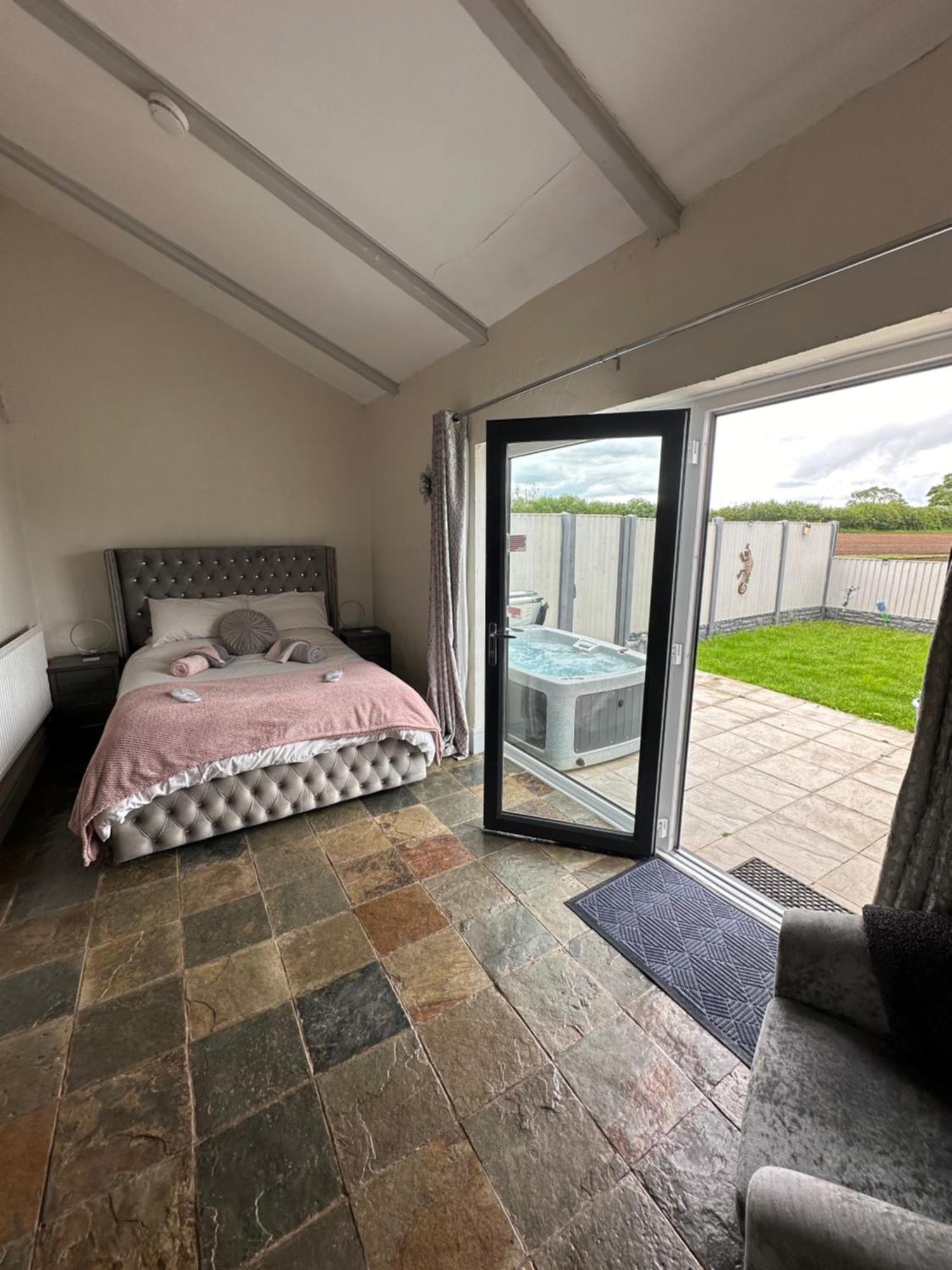 Dwylig Isa Holiday Cottages Rhuddlan Номер фото