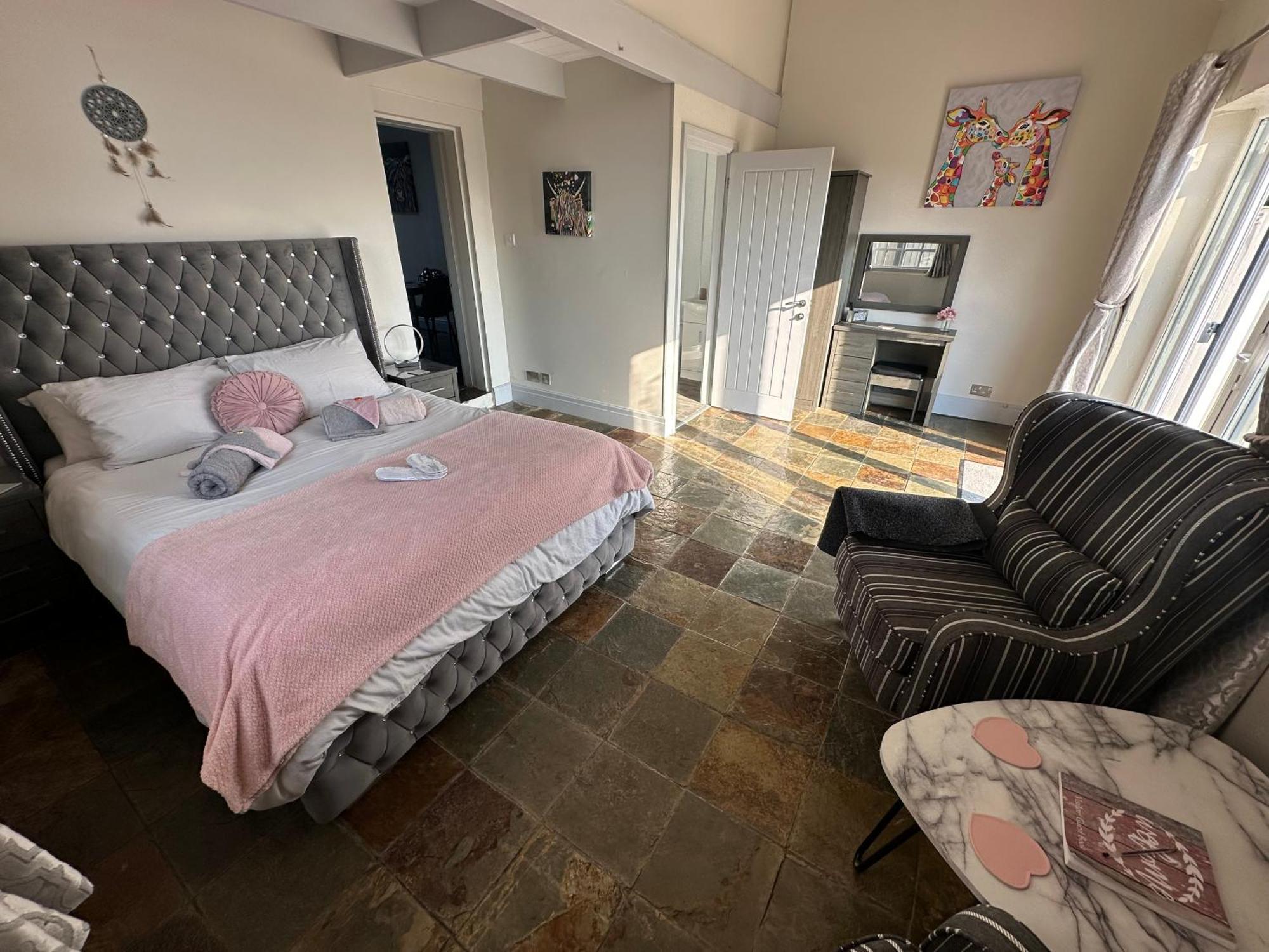 Dwylig Isa Holiday Cottages Rhuddlan Номер фото